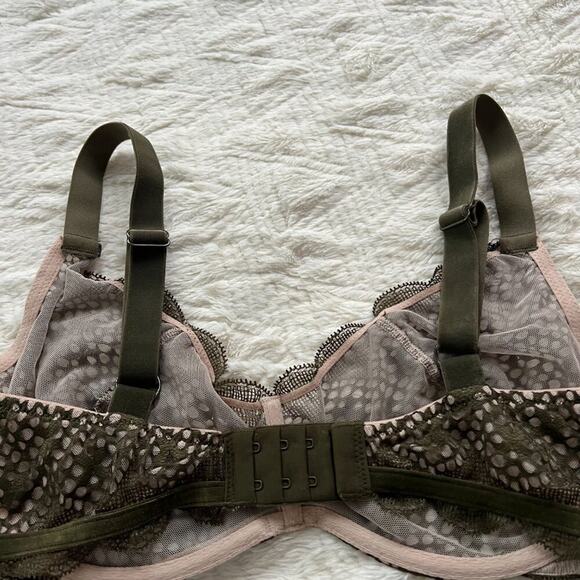 Victoria's Secret Very Sexy Lace Scoop Neck Bra 34DD - Picture 3 of 6